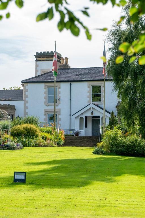 Northop Hall Country House Hotel โมลด์ ภายนอก รูปภาพ