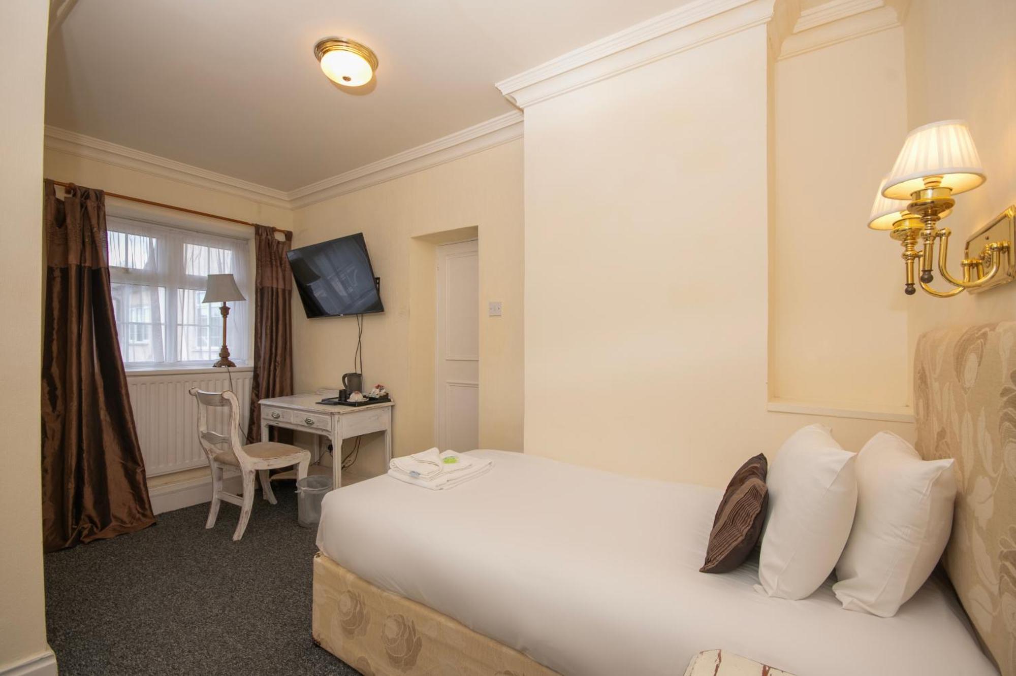Northop Hall Country House Hotel โมลด์ ภายนอก รูปภาพ